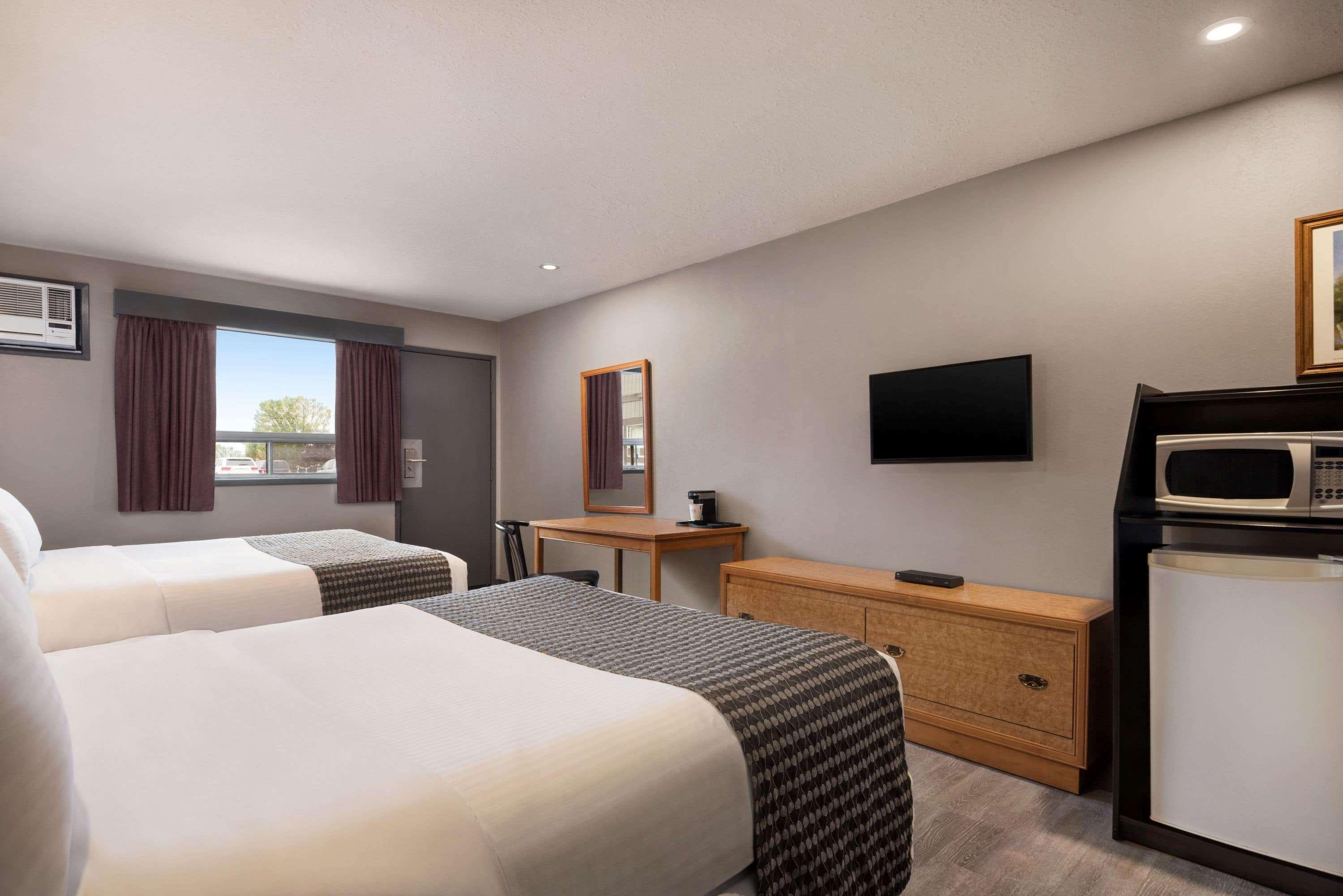 Travelodge By Wyndham Brandon Exterior photo