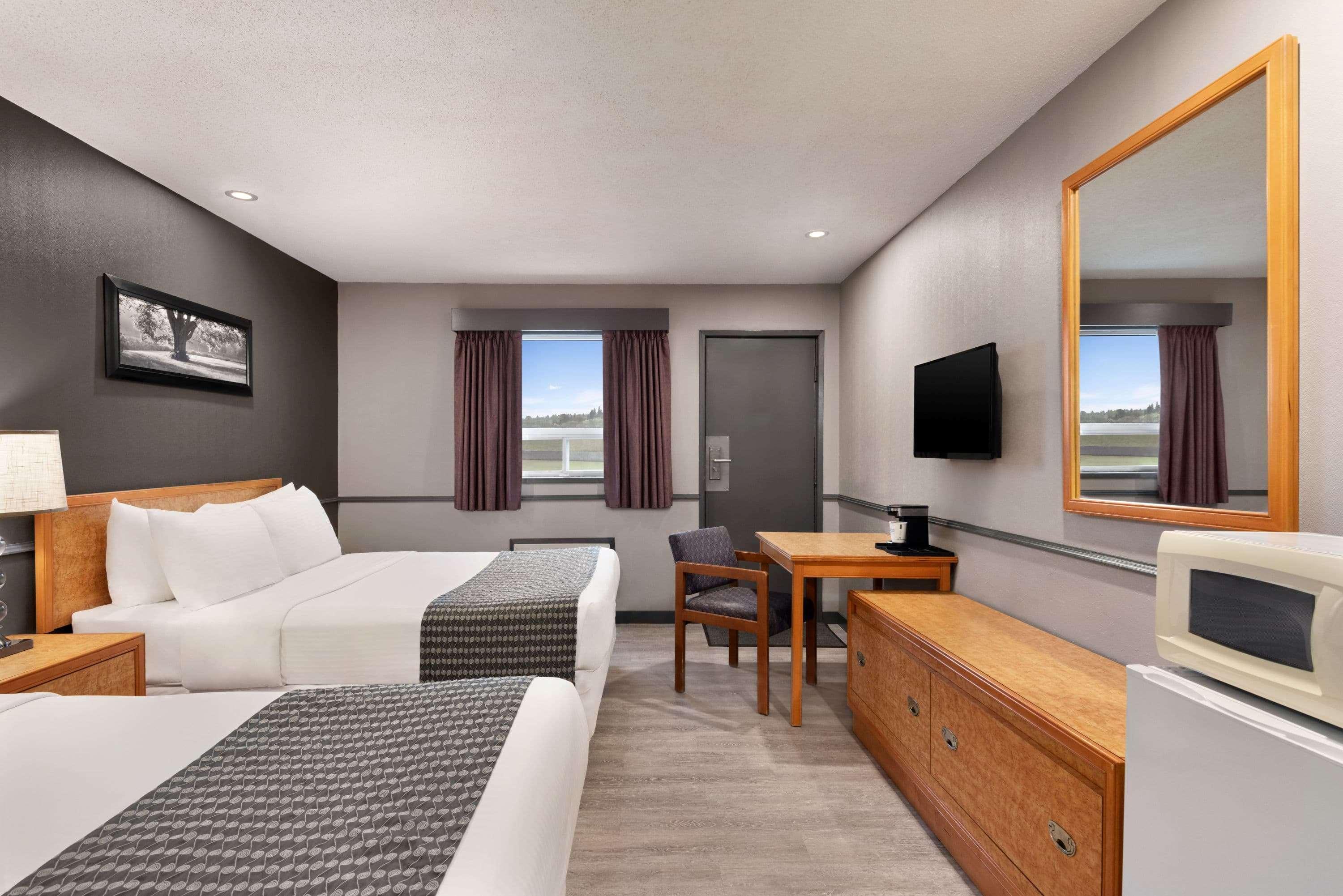Travelodge By Wyndham Brandon Exterior photo