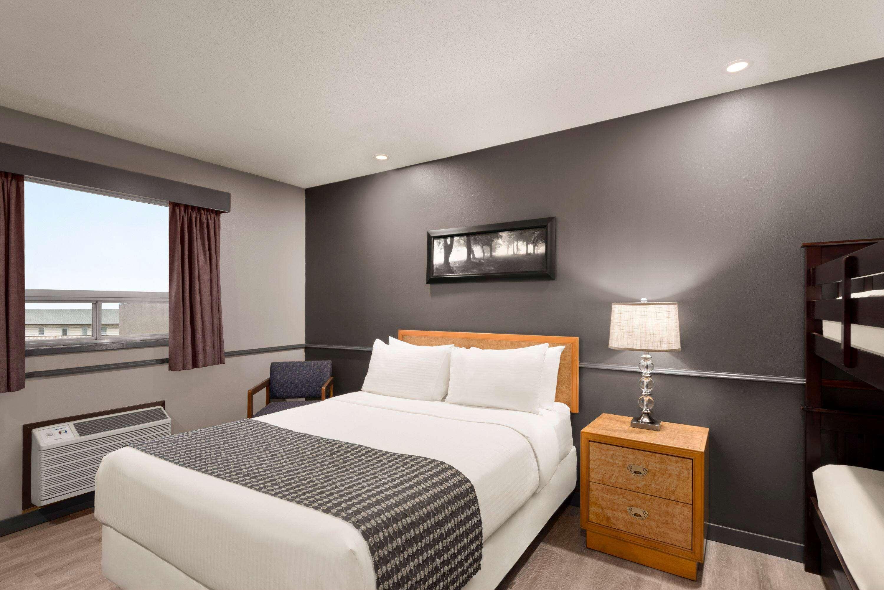 Travelodge By Wyndham Brandon Exterior photo