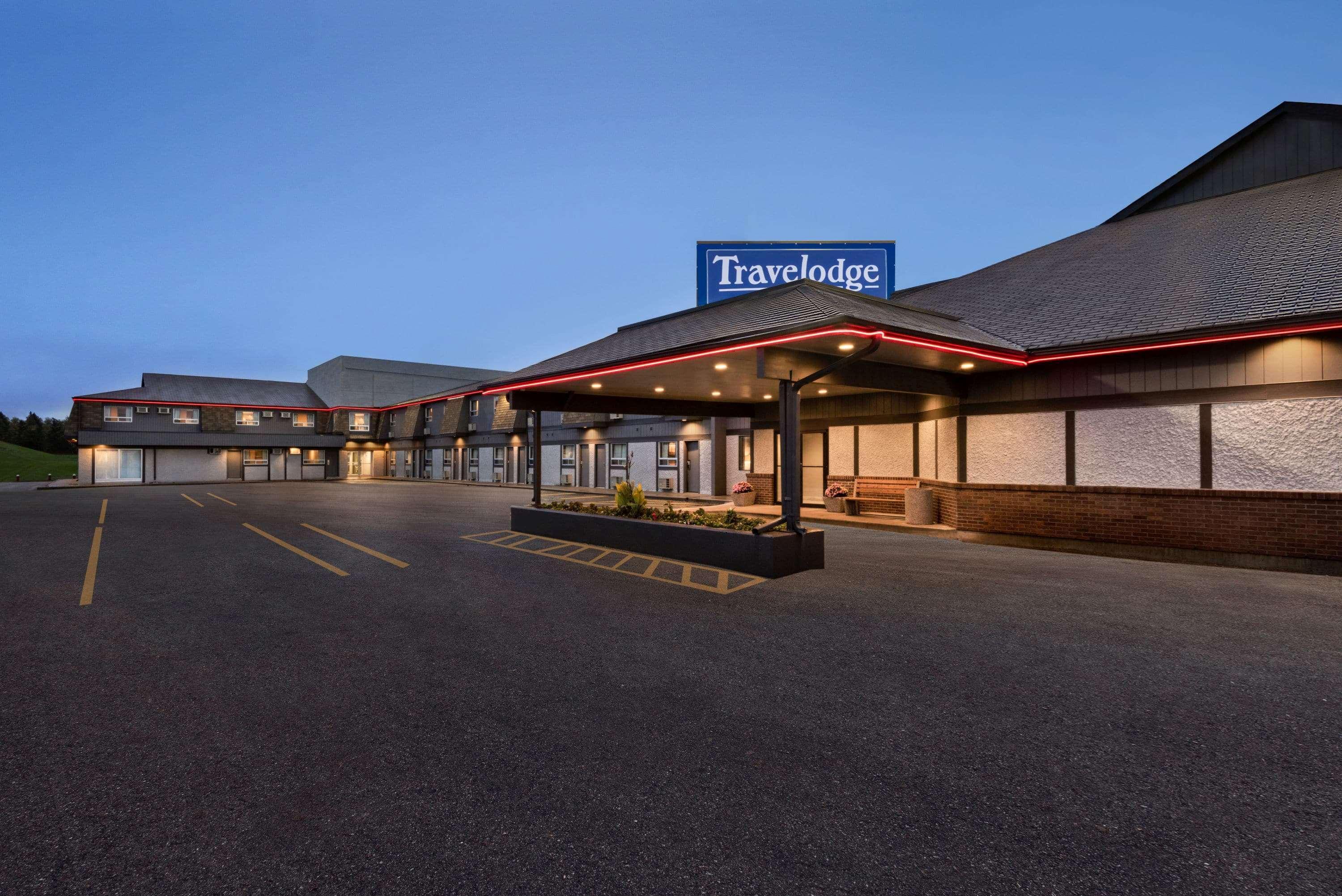 Travelodge By Wyndham Brandon Exterior photo