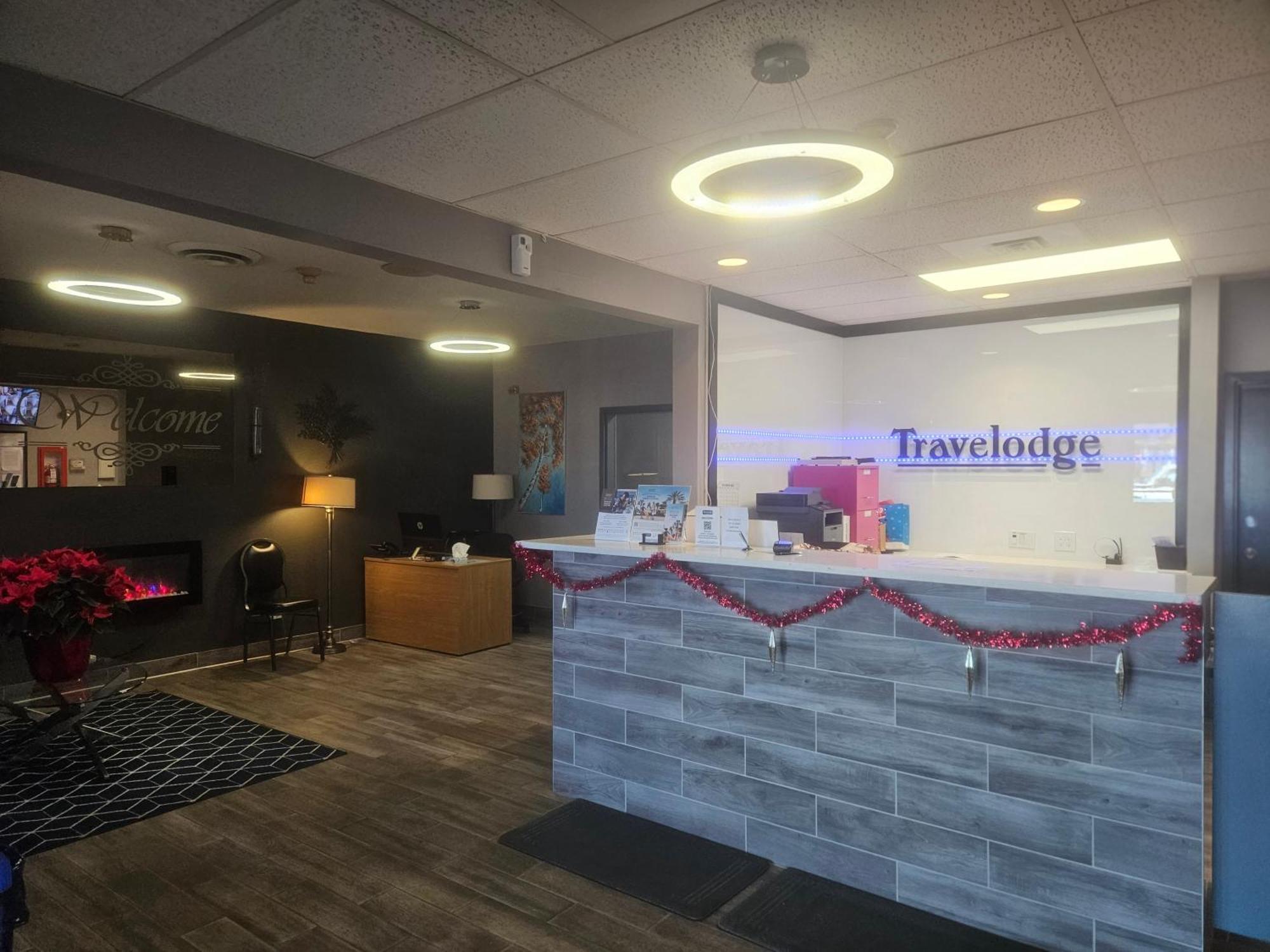 Travelodge By Wyndham Brandon Exterior photo