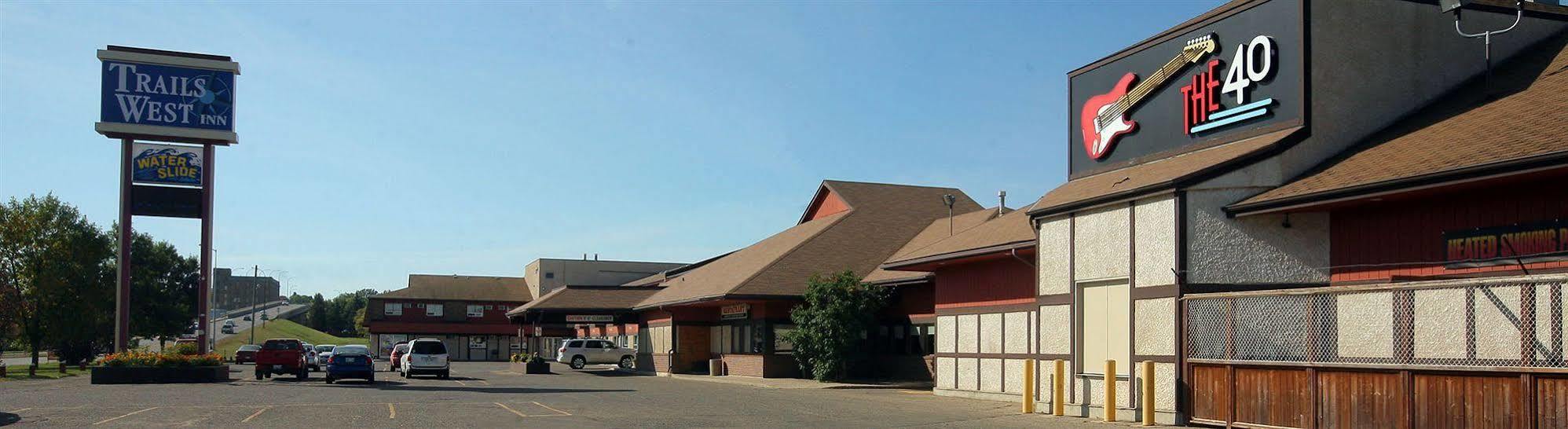 Travelodge By Wyndham Brandon Exterior photo